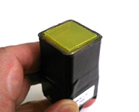 開発した放射線の種類弁別可能な位置検出器の一例（YGAG検出器）の写真